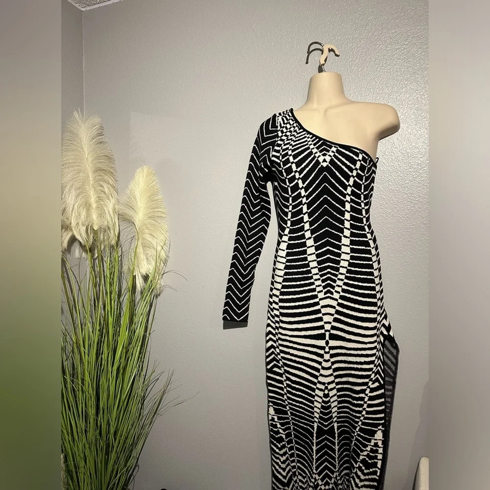 •Angelica Sweater Maxi Dress• - Picture 4 of 6